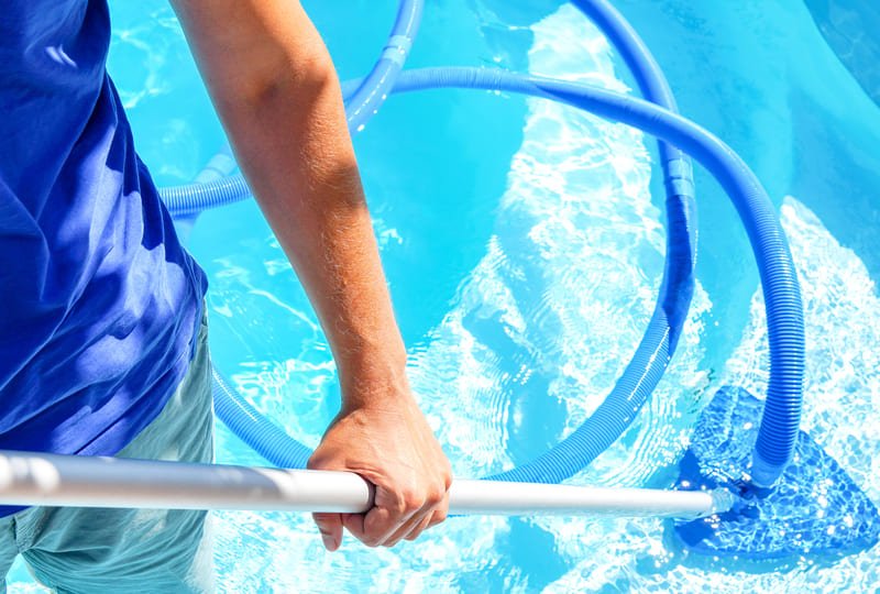 Aspiradora de piscina: descubre las ventajas de tener una
