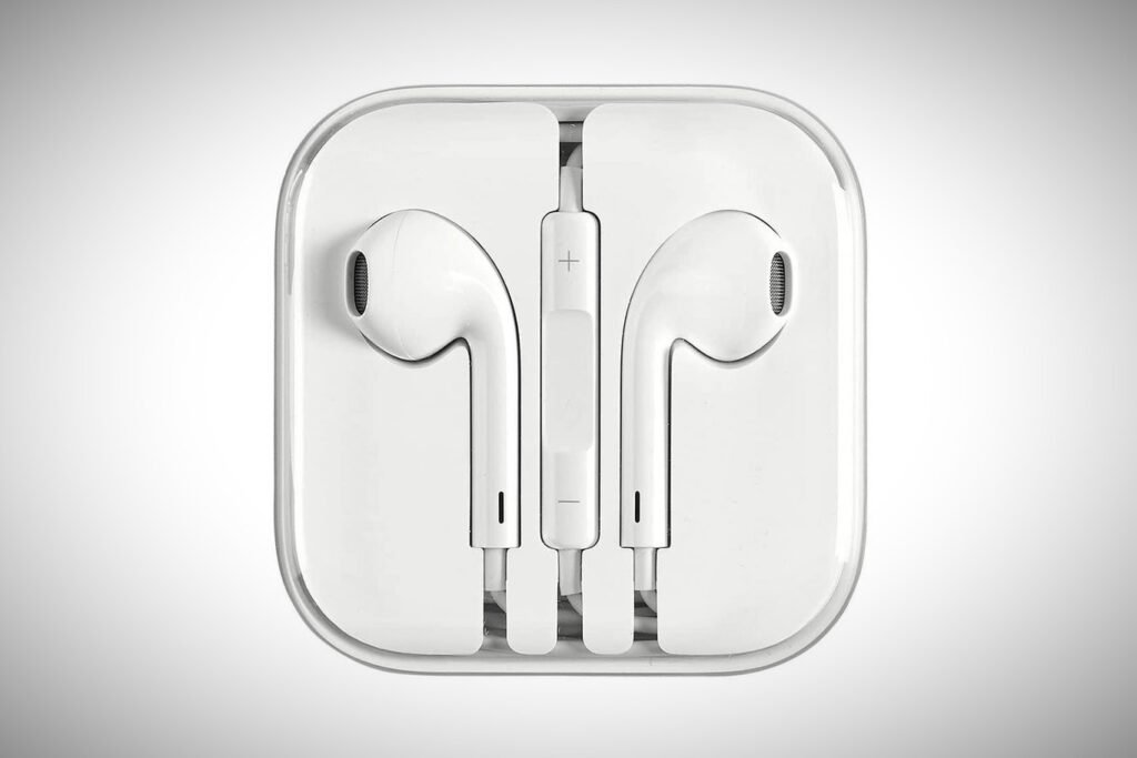 Que el iPhone 12 pueda no incluir los auriculares le deja (aún más...