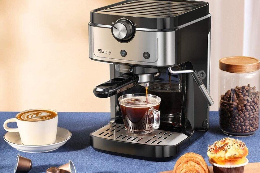 Esta cafetera espresso Sboly que combina café en grano y cápsulas...